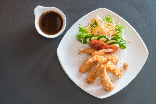 揚げエビとトンカツソース