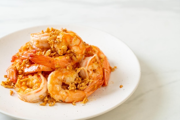 Fried shrimps or prawns with garlic