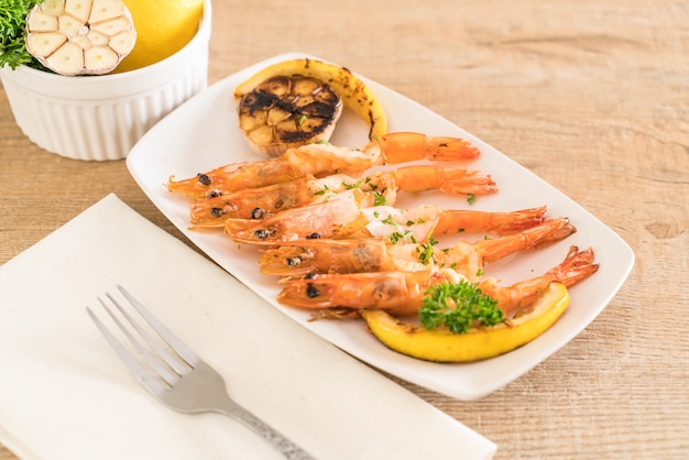 fried shrimps with garlic 