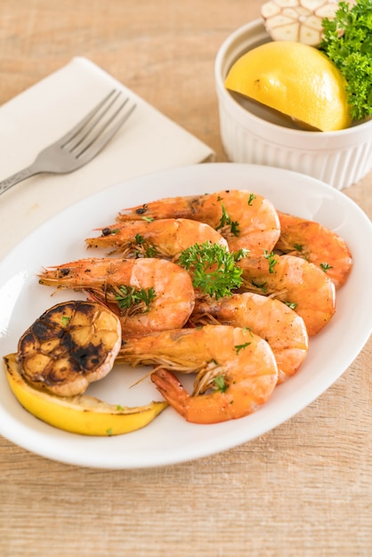 fried shrimps with garlic 