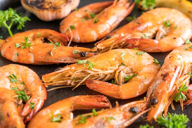 fried shrimps with garlic 