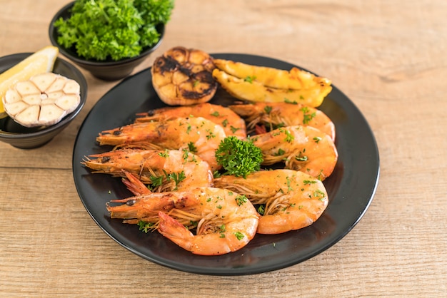 fried shrimps with garlic 