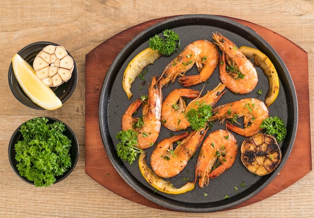 fried shrimps with garlic 