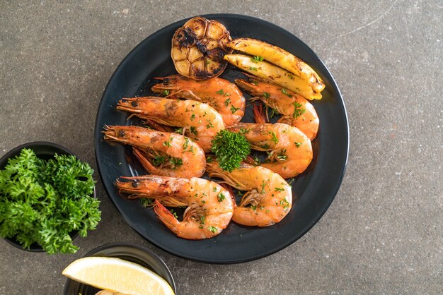 fried shrimps with garlic 