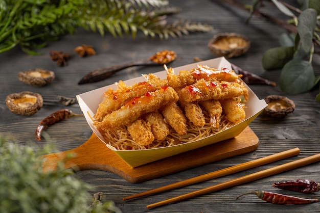 Fried shrimps with noodles