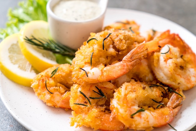 fried shrimps with sauce