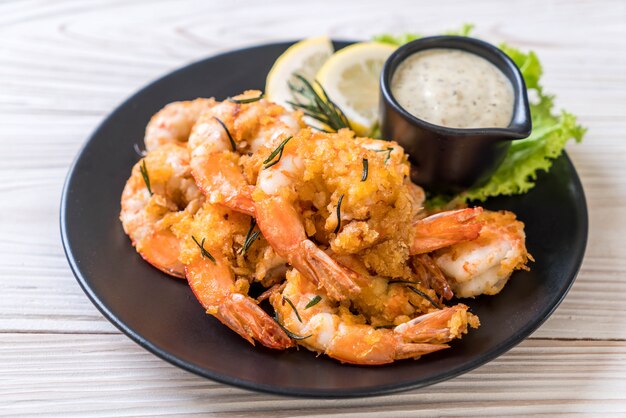 fried shrimps with sauce