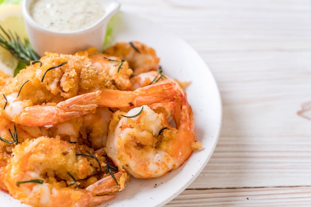 fried shrimps with sauce