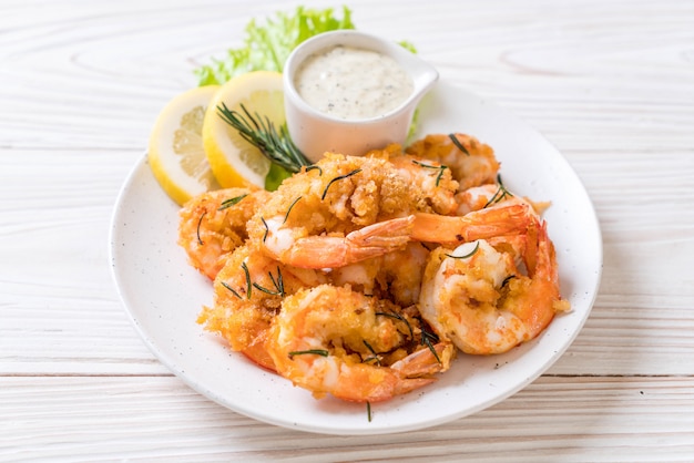 fried shrimps with sauce