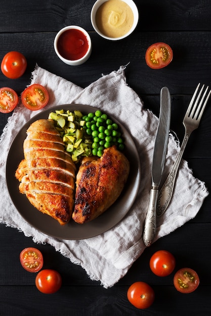 Filetto di pollo piccante fritto con pomodori