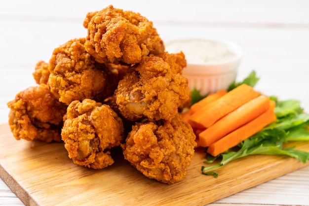 fried spicy chicken wings