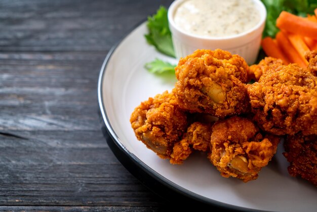 Photo fried spicy chicken wings