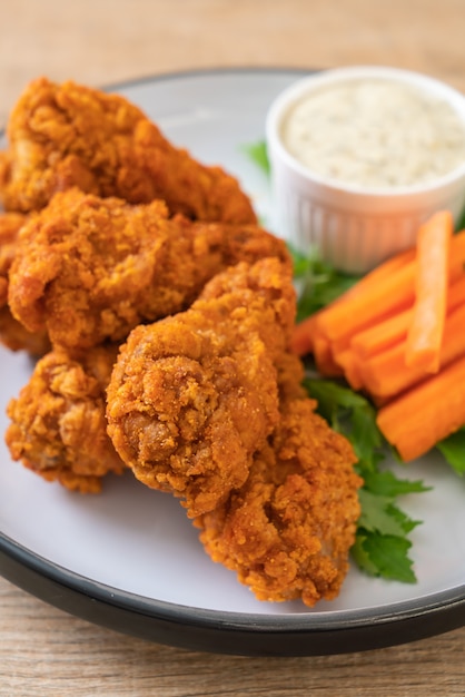 fried spicy chicken wings