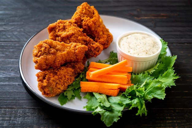 fried spicy chicken wings