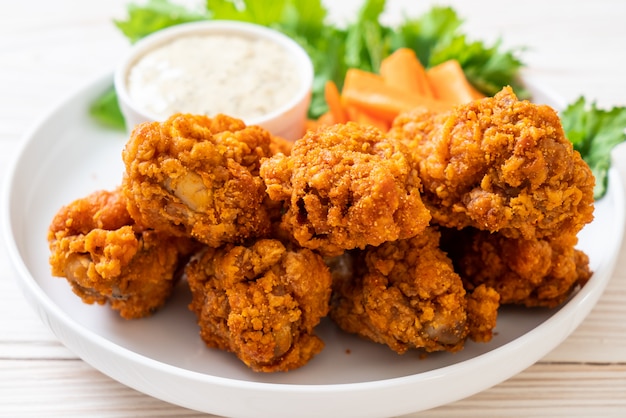 fried spicy chicken wings