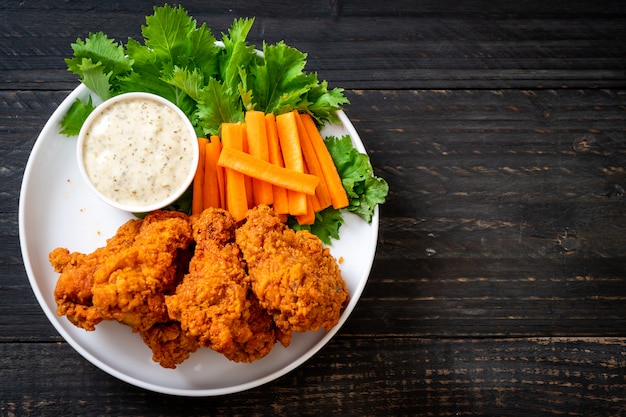 fried spicy chicken wings