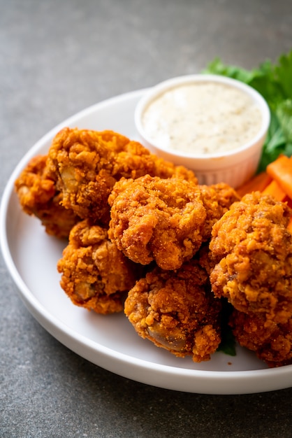 fried spicy chicken wings