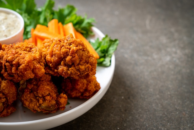 fried spicy chicken wings