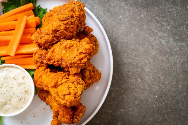 fried spicy chicken wings