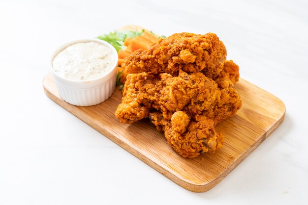 Fried spicy chicken wings