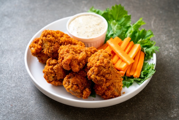 Photo fried spicy chicken wings