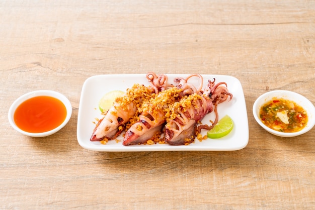 fried squid with garlic