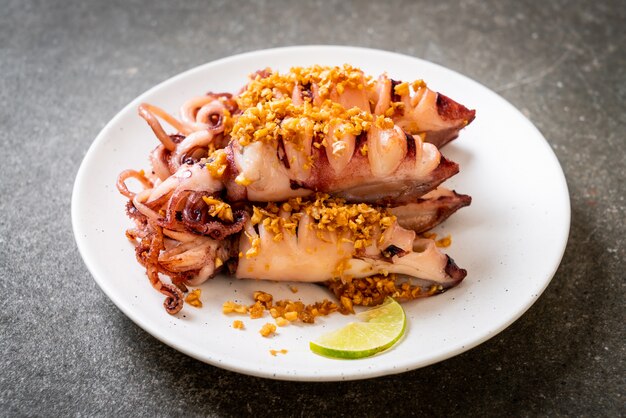 fried squid with garlic