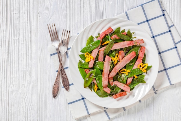 Fried sugar snap peas with tuna slices