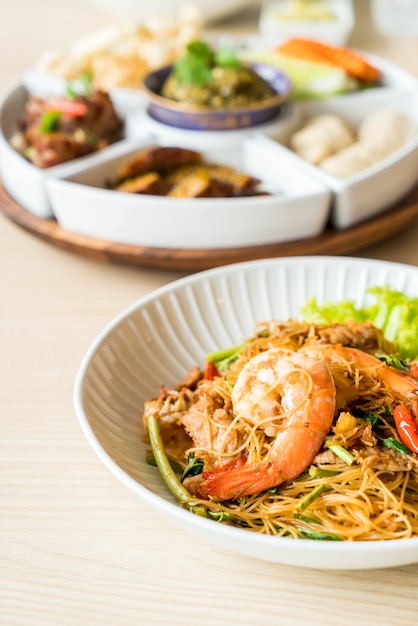 fried white vermicelli and water mimosa with spicy sauce 