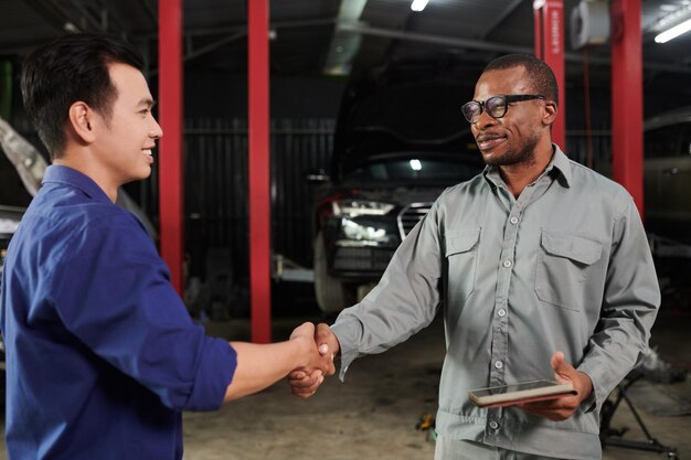 Friendly car service worker