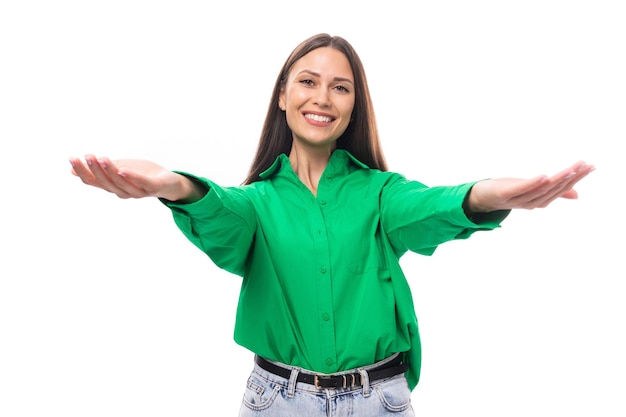 Photo friendly cute young brownhaired female model with brown eyes in a green shirt