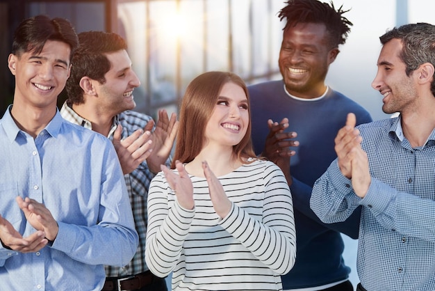 Photo friendly hr manager or team leader greeting or welcoming new worker