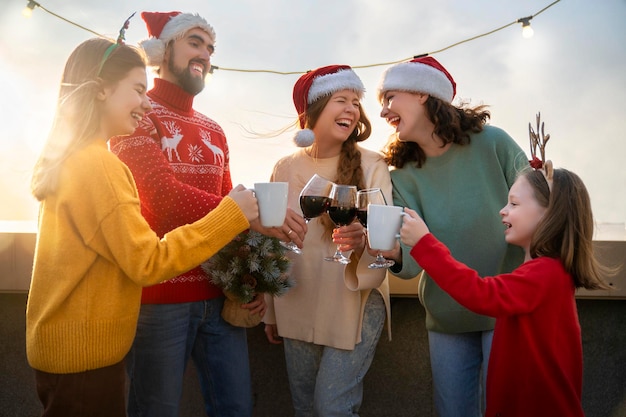 Foto gli amici festeggiano il natale