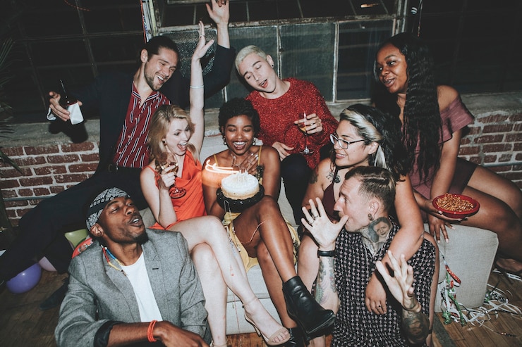 Photo friends celebrating at a birthday party