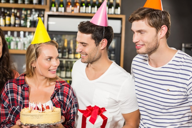 Amici festeggia il compleanno