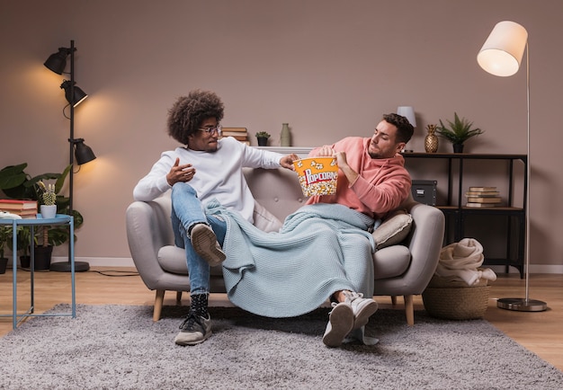 Photo friends fighting over popcorn