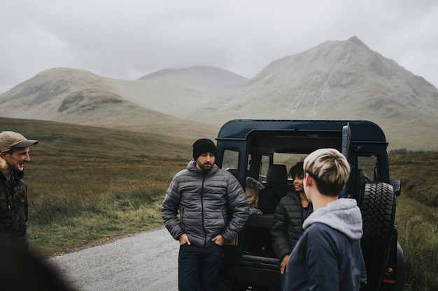 Photo friends on a road trip in the highlands