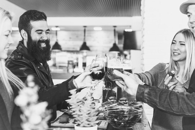 Photo friends toasting wineglass at table in bar