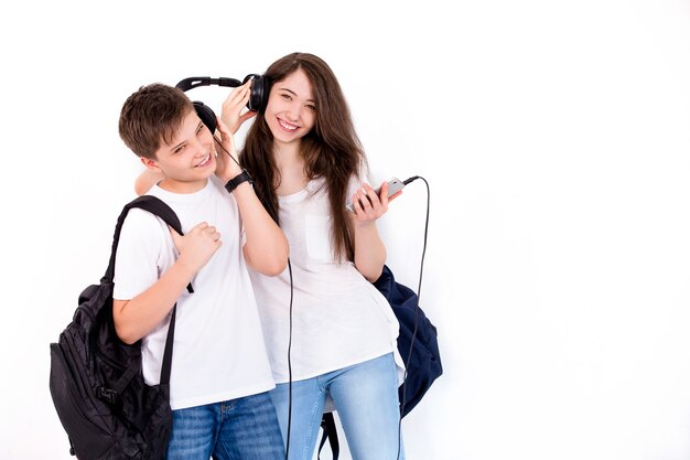 Friends with backpacks listening to music