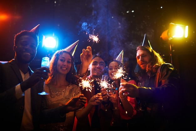 Photo friends with sparklers