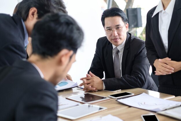 사진 사무실에서 일하는 친구들