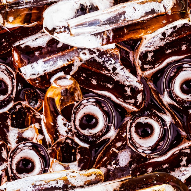 Fris cola op smaak gebrachte frisdrank met ijs, naadloos patroon, textuur voor behang of achtergrond