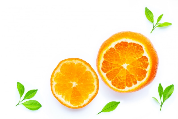 Fris oranje met bladeren.