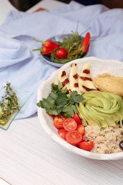 Fris saladebord met gemengde groenten