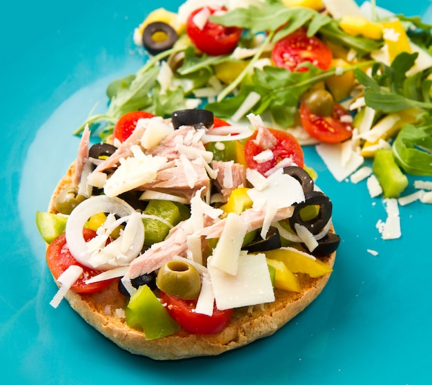 frisella with vegetables and tuna