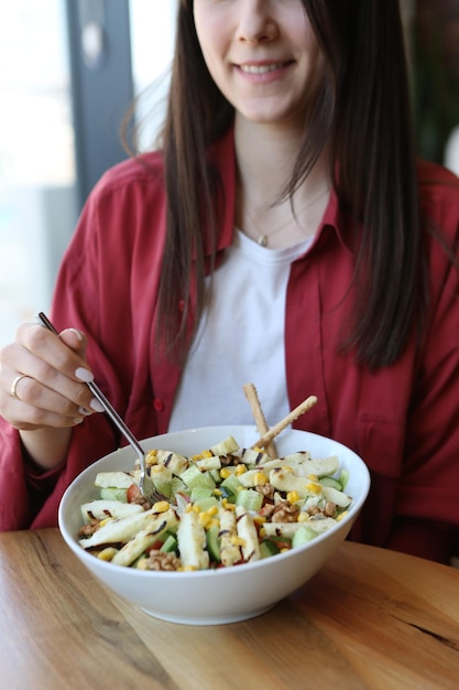 Foto frisse salade met gemengde groenten