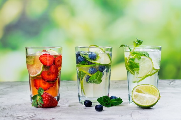 Frisse zomer limonade mojito&#39;s buiten