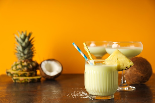 Frisse zomercocktail Pina colada vers zomerdrankconcept