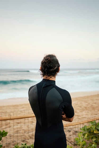 Photo from behind shot surfer man outdoors