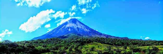 アレナル火山の前で